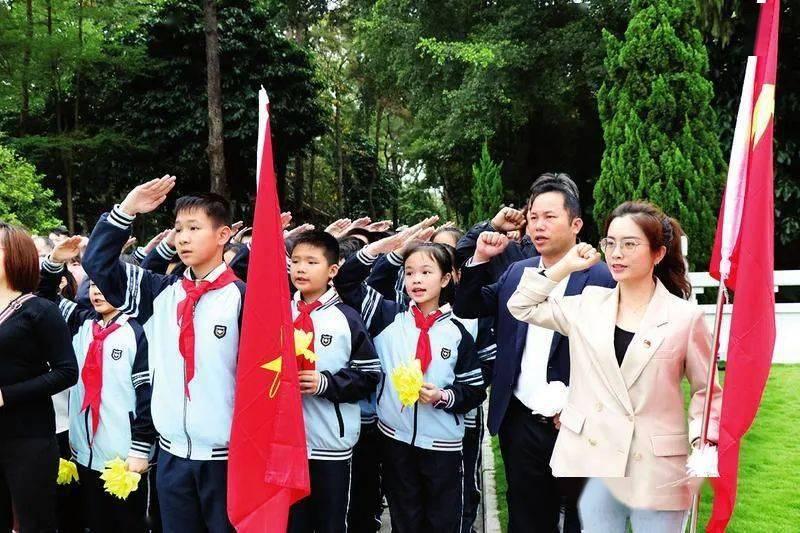 人民战塑,你我同行——鞍山志愿者和社区网格员联合行动 | “人民战塑”行动PP016号